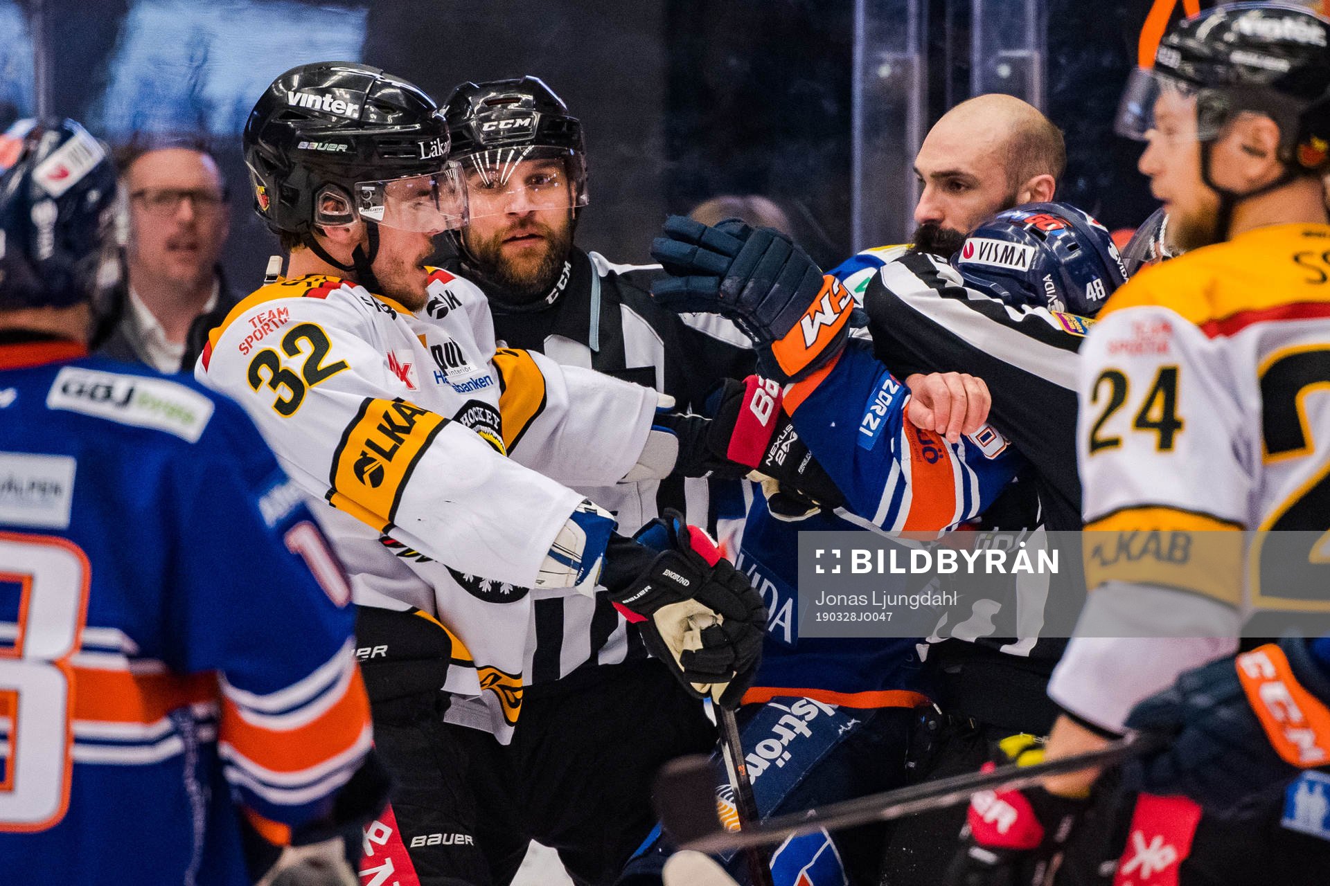 Luleås Karl Fabricius och Luleås Växjös Daniel Rahimi i