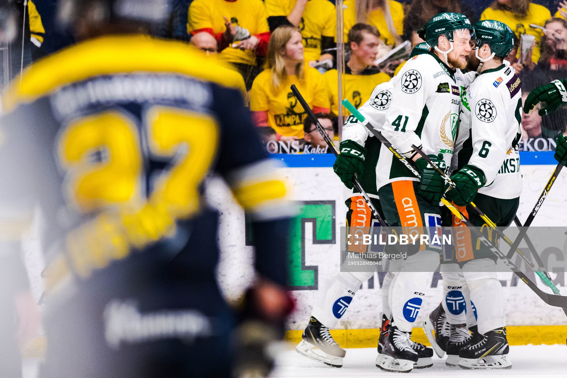 Färjestads Ilari Melart och Mikael Wikstrand jublar