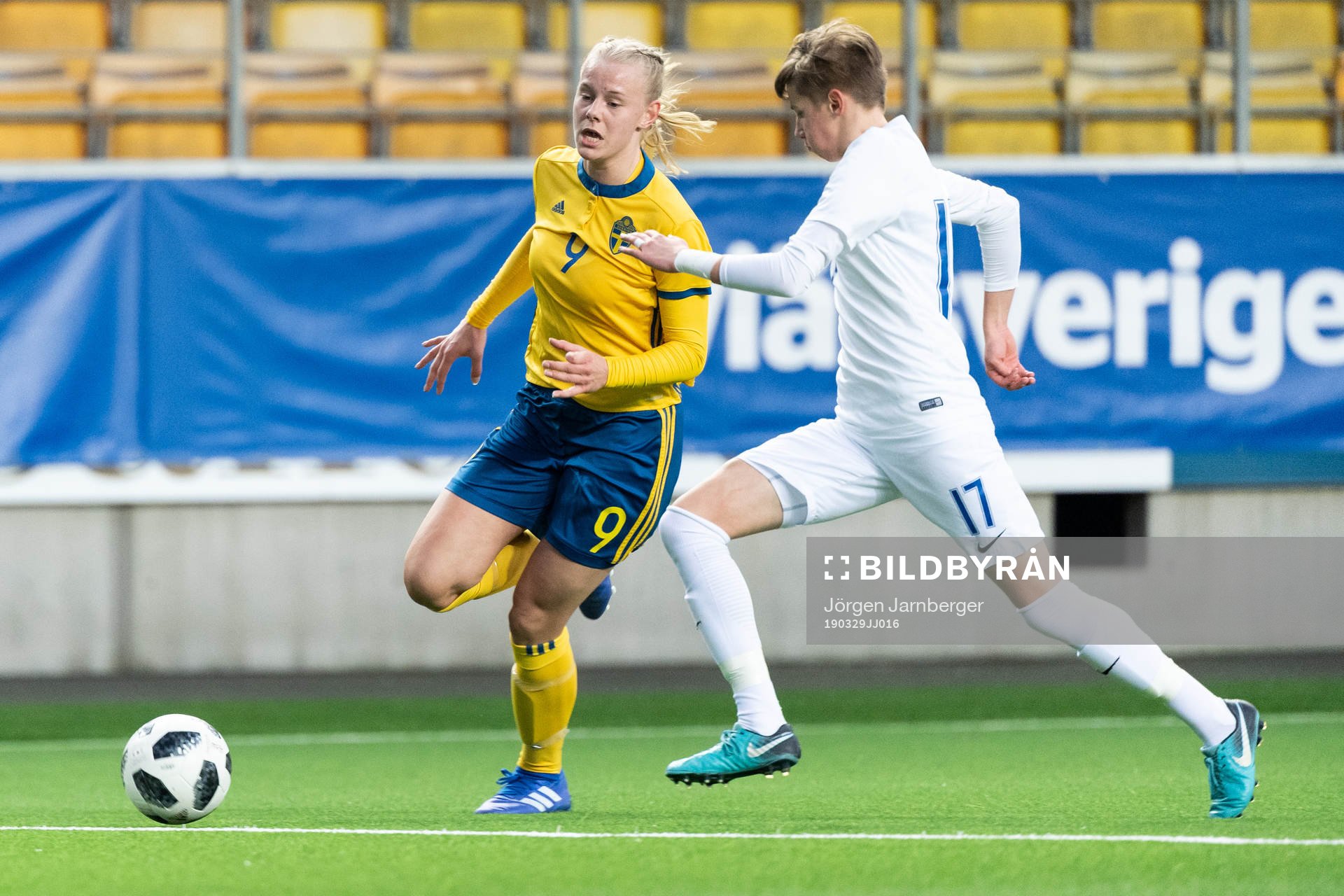 Sveriges Nina Koppang och Slovakiens Sara Krsiakova