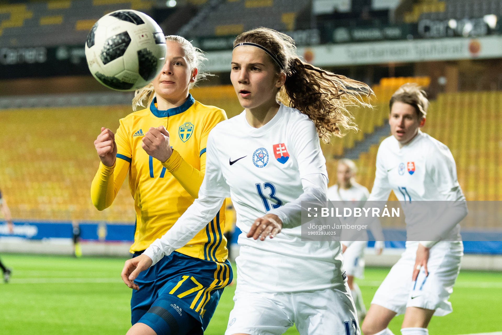 Slovakiens Tereza Mrockova och Sveriges Moa Karlsson