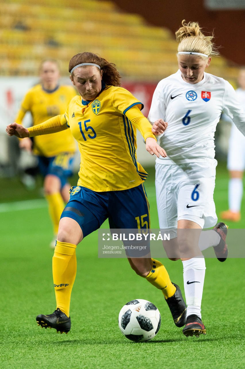 Sveriges Ella Reidy och Slovakiens Patricia Mudrakova