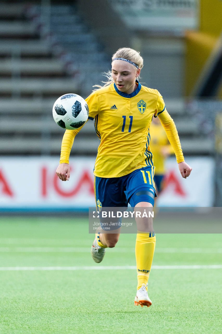 Sveriges Stinalisa Johansson under landskampen i fotboll F17 Elite Round mellan Slovakien och Sverige den 29 mars 2019 i Borås.