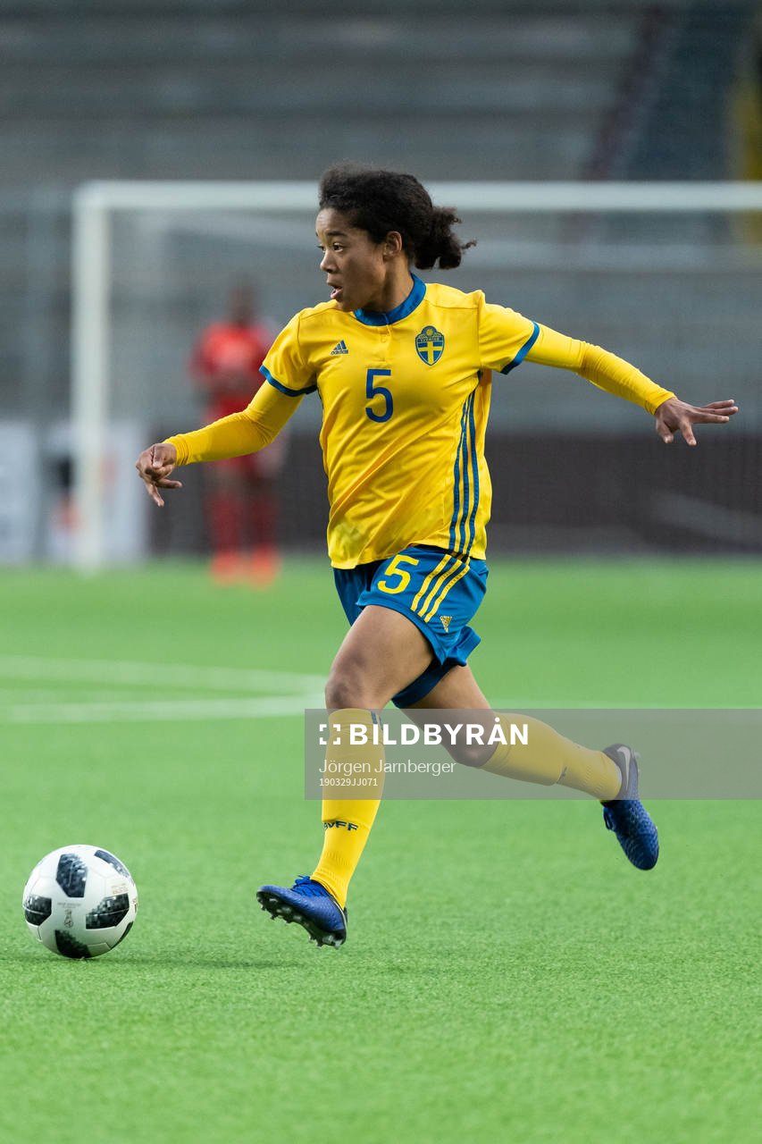 Sveriges Evelina Duljan under landskampen i fotboll F17 Elite Round mellan Slovakien och Sverige den 29 mars 2019 i Borås.