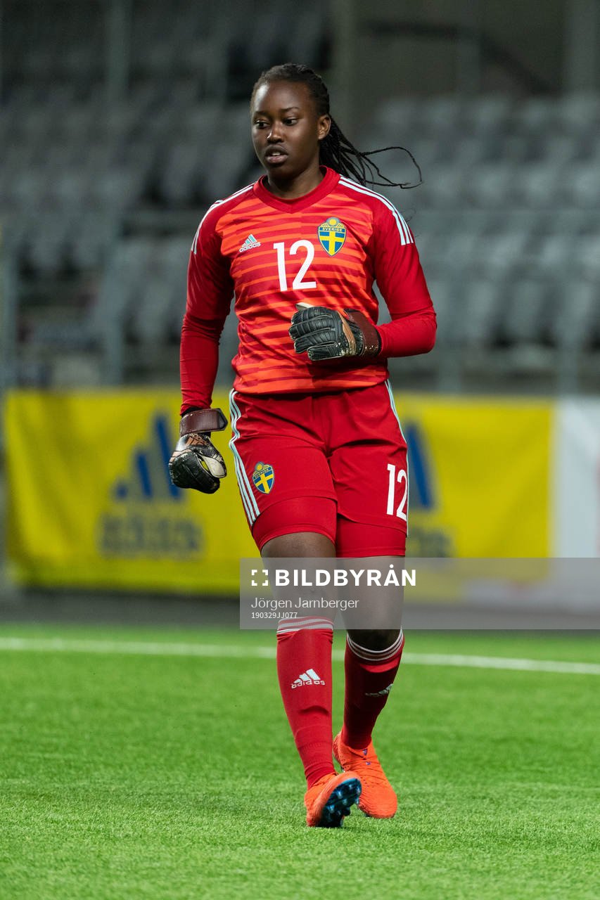 Sveriges målvakt Angel Mukasa