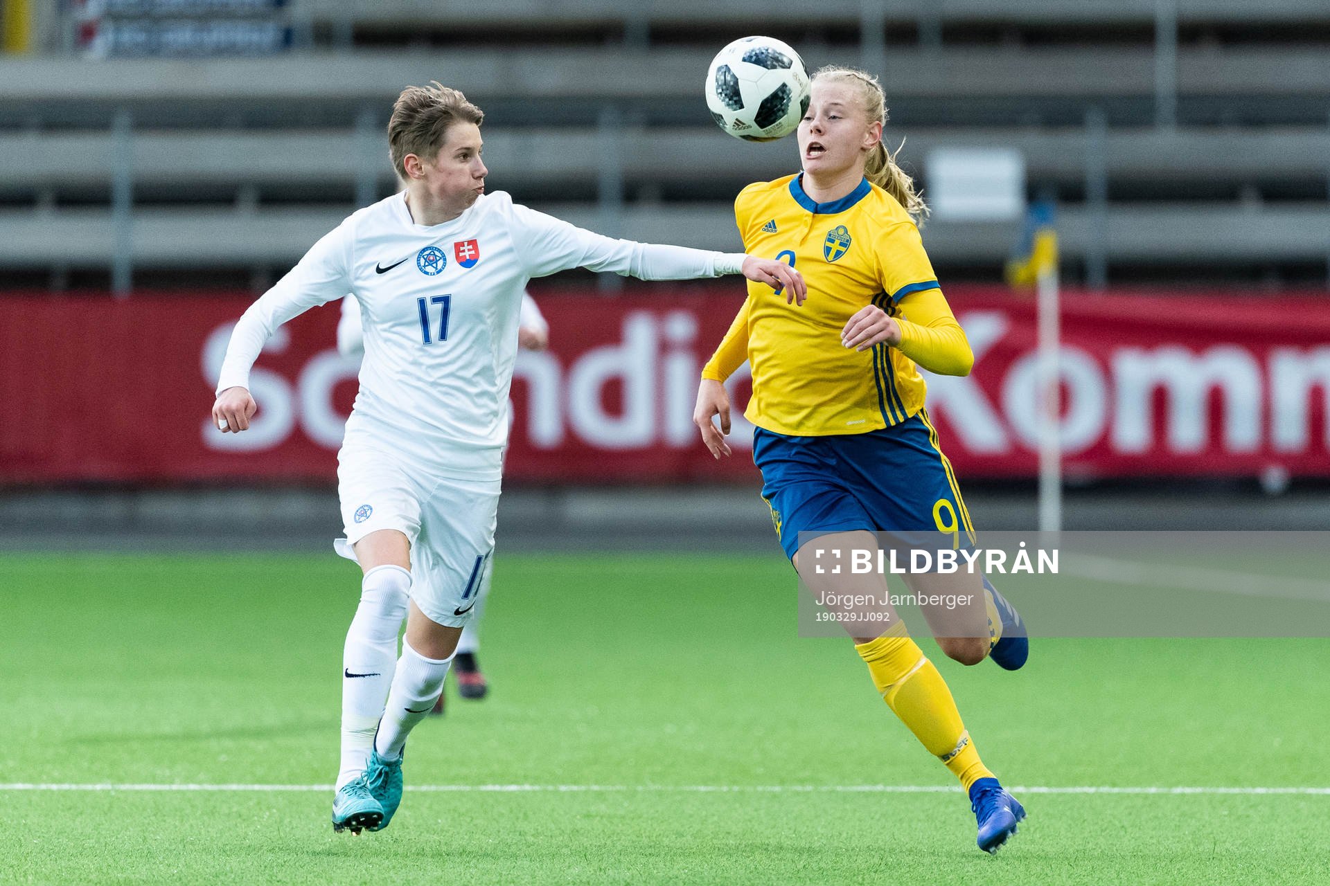 Slovakiens Sara Krsiakova och Sveriges Nina Koppang