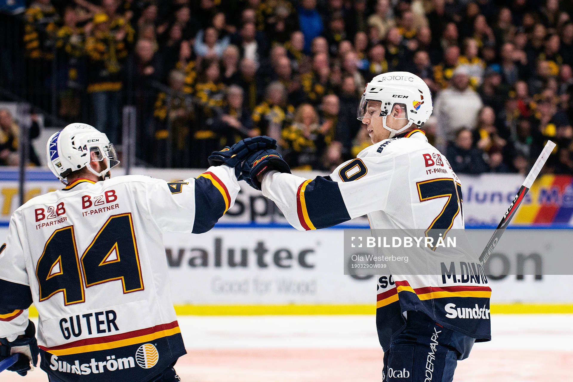 Djurgårdens Marcus Davidsson och Mattias Guter jublar