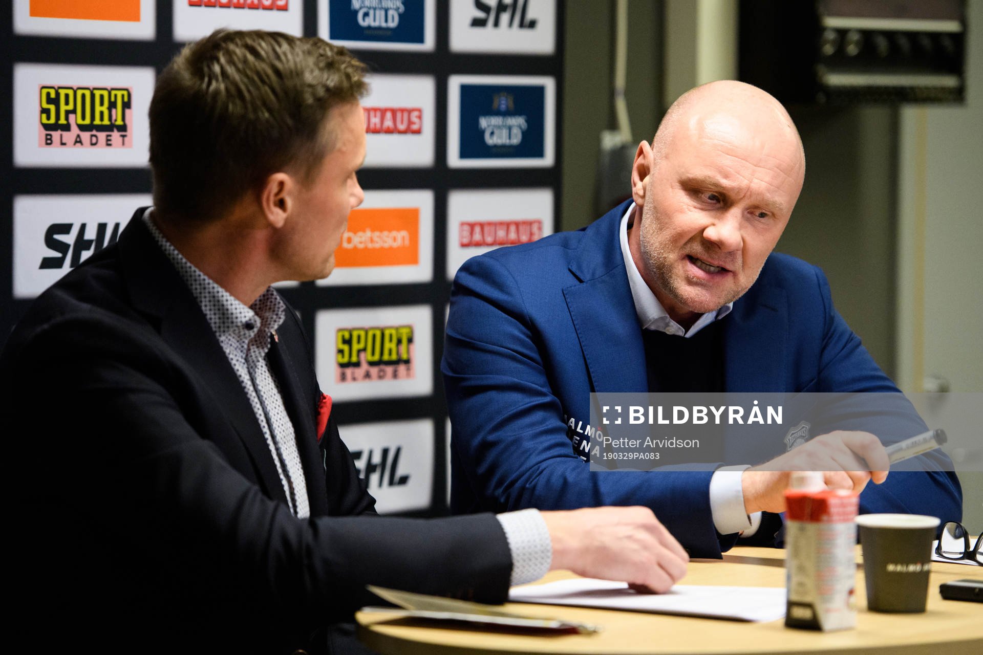 Frölundas tränare Roger Rönnberg och Malmö Redhawks