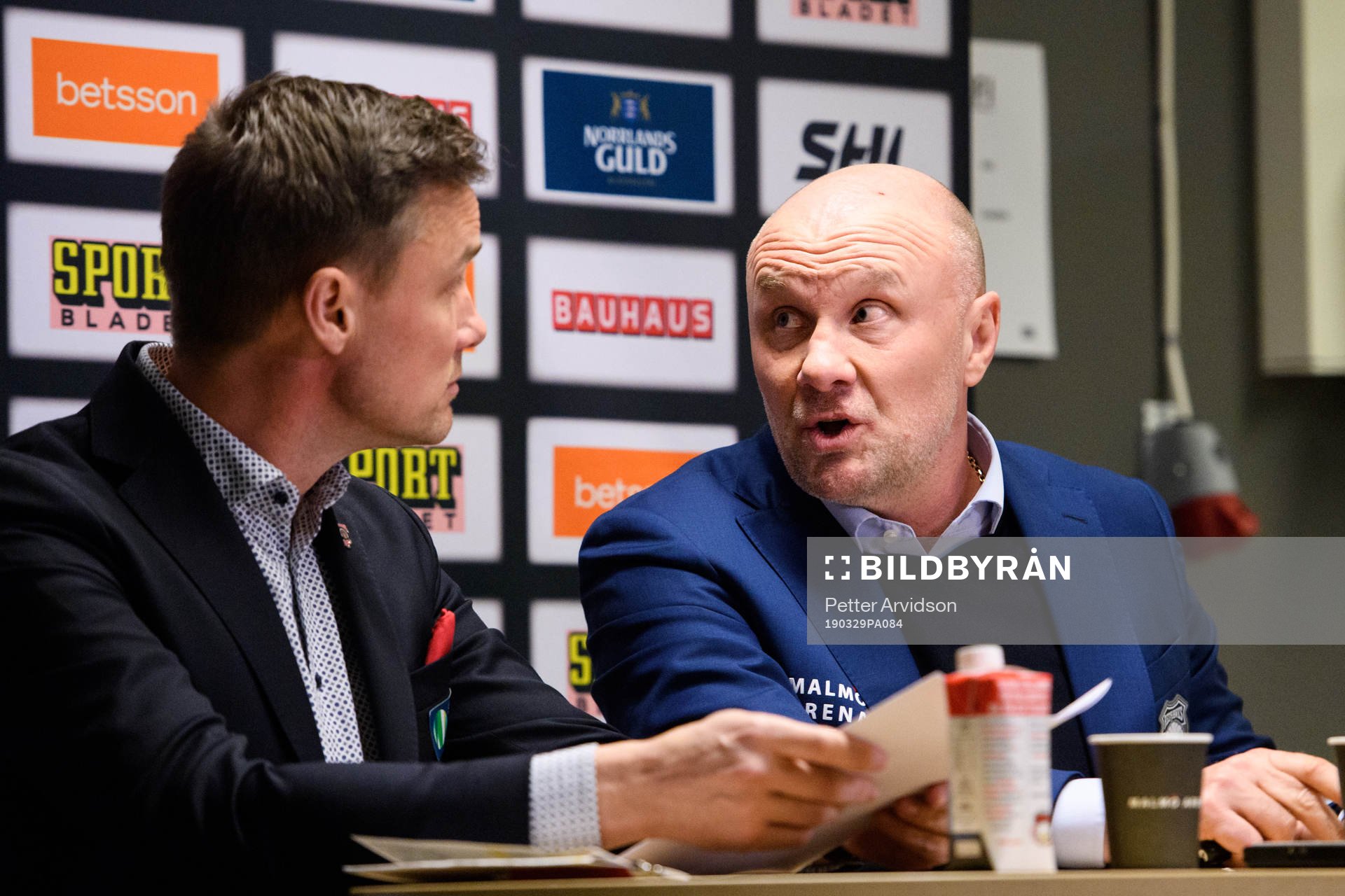 Frölundas tränare Roger Rönnberg och Malmö Redhawks