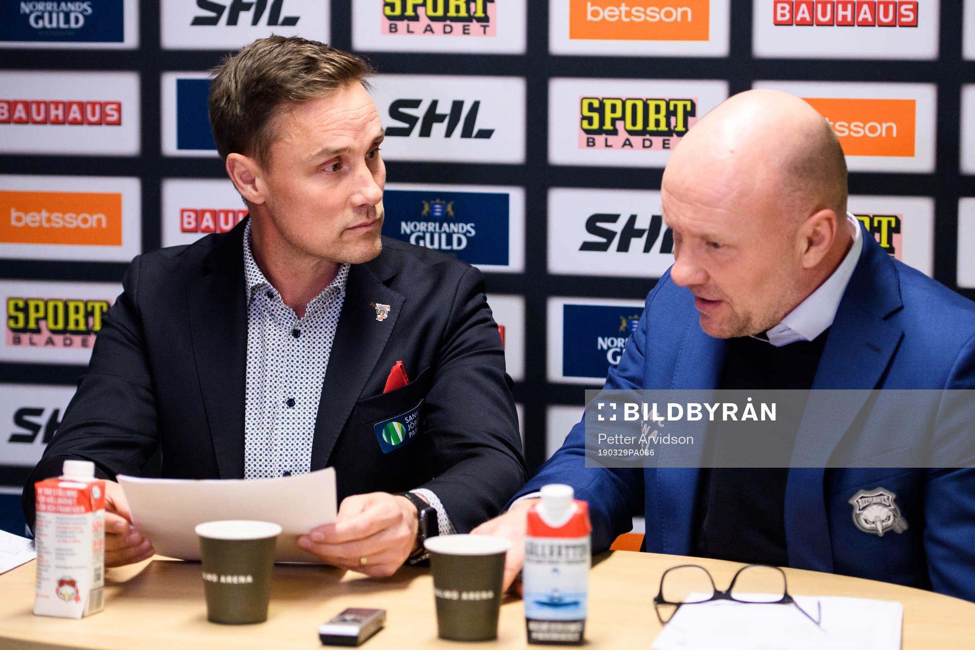 Frölundas tränare Roger Rönnberg och Malmö Redhawks
