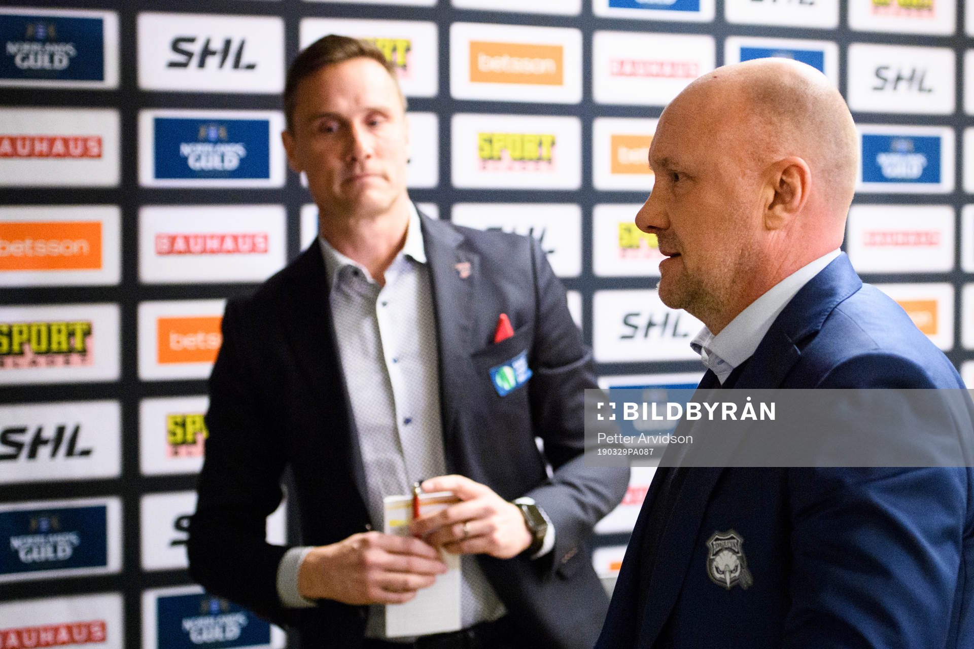 Frölundas tränare Roger Rönnberg och Malmö Redhawks