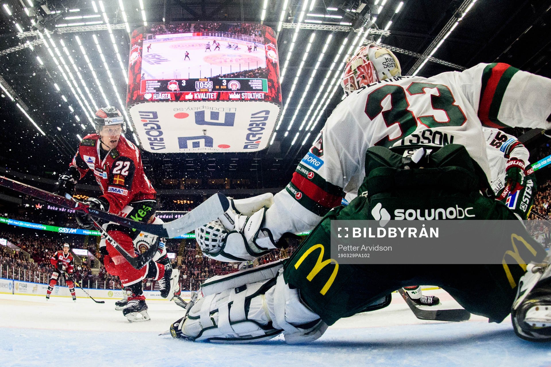 Malmö Redhawks Lars Bryggman oroar framför Frölundas