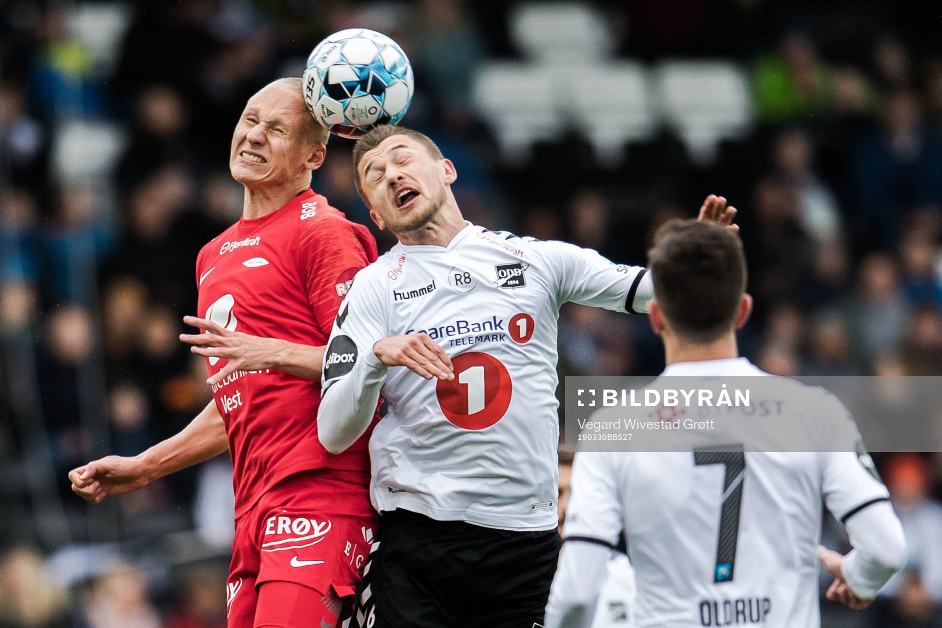 Kristoffer Barmen of Brann and Vebjørn Hoff of Odd