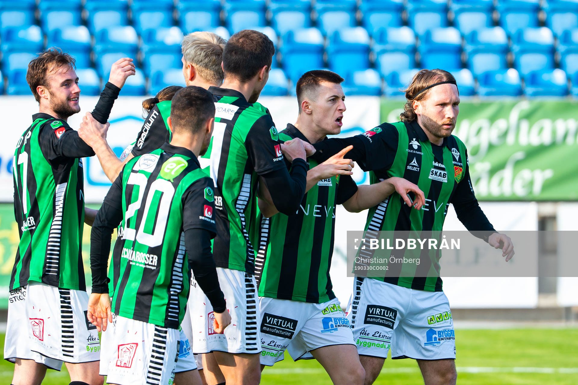 GAIS August Wangberg jublar med lagkamrater efter 0-1 under fotbollsmatchen i Superettan mellan Trelleborg och Gais den 30 mars 2019 i Trelleborg.