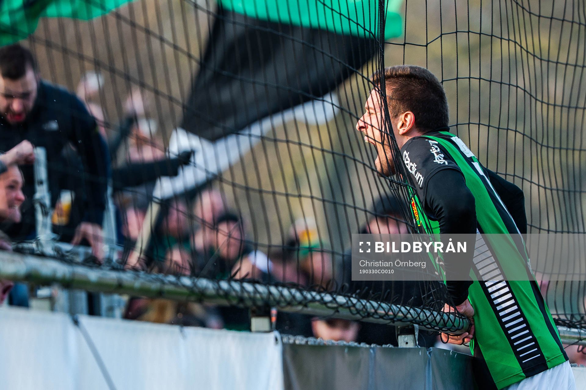 GAIS Nikola Asceric jublar mot supportrar