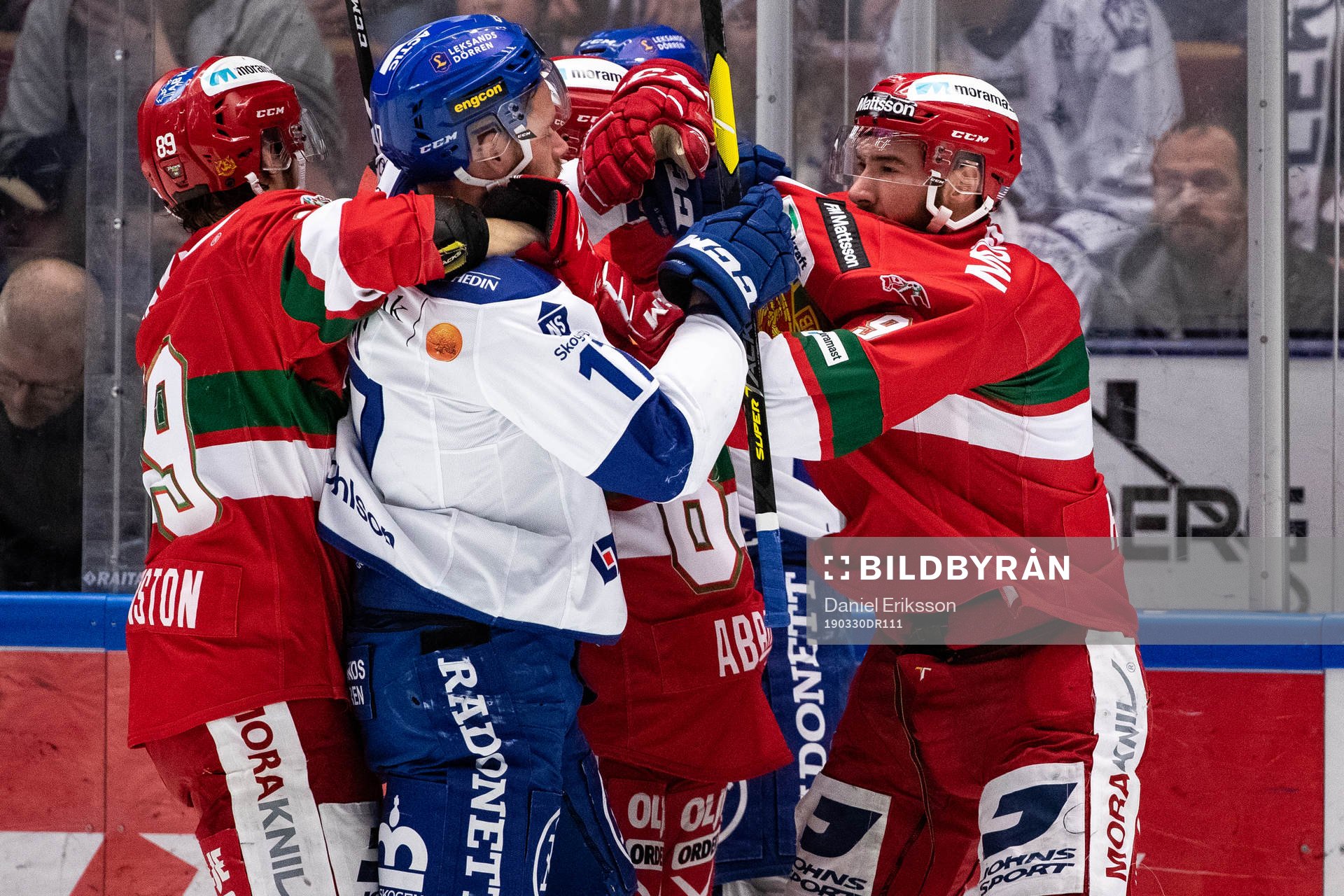 Leksands Martin Karlsson   och Moras Ryan Johnston och