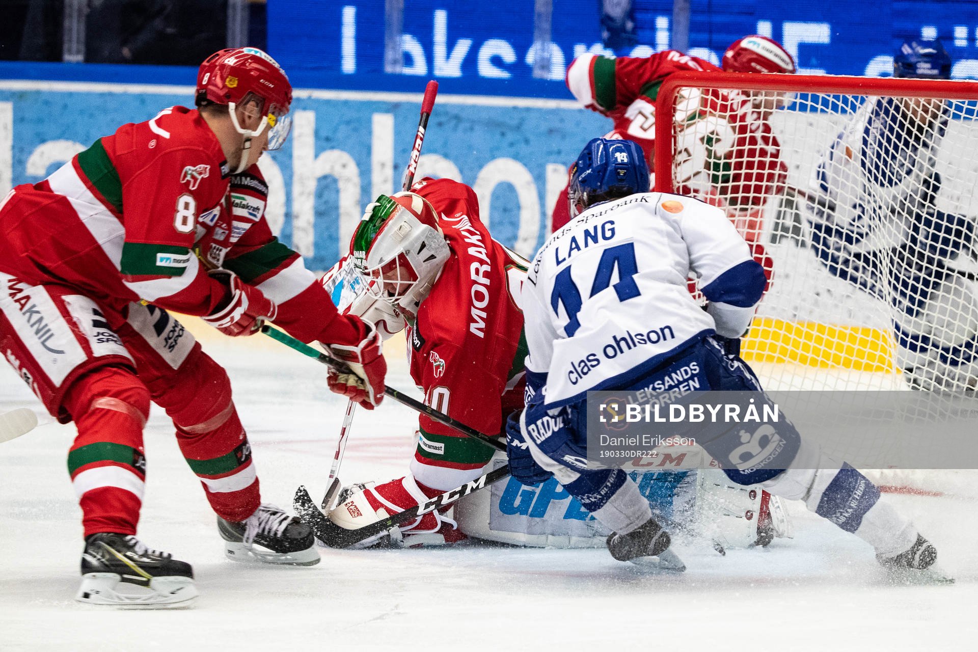 Moras Robin Johansson och målvakt Janne Juvonen och