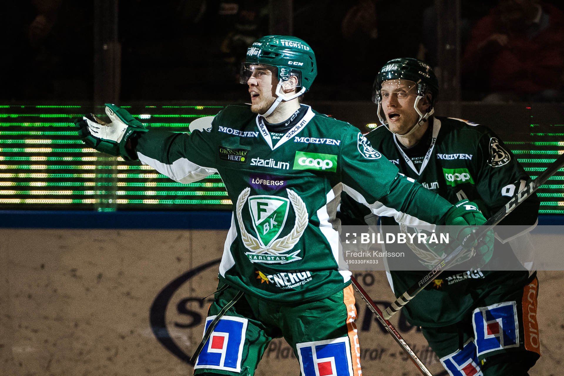 Färjestads Michael Lindqvist jublar med Johan Ryno