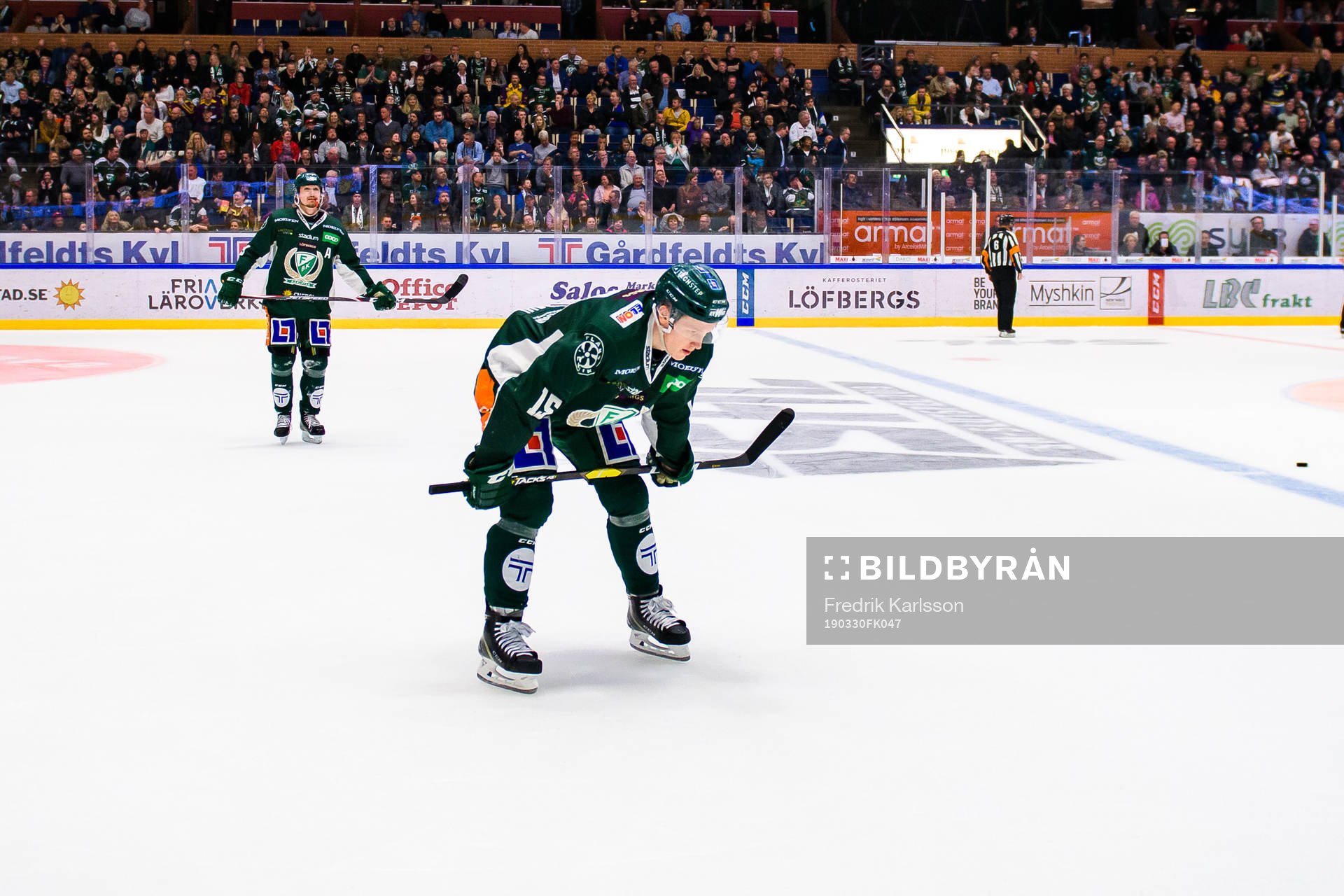 Färjestads Linus Johansson och Gustav Rydahl deppar