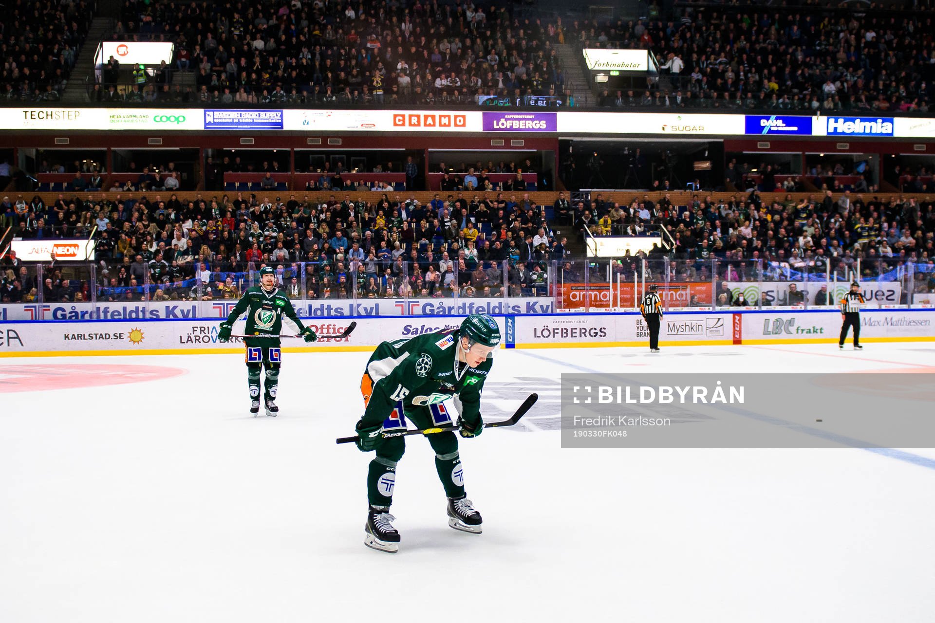 Färjestads Linus Johansson och Gustav Rydahl deppar