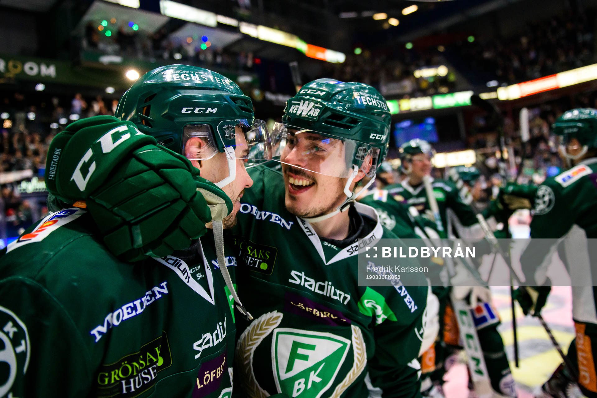 Färjestads Jens Westin och Sebastian Erixon jublar