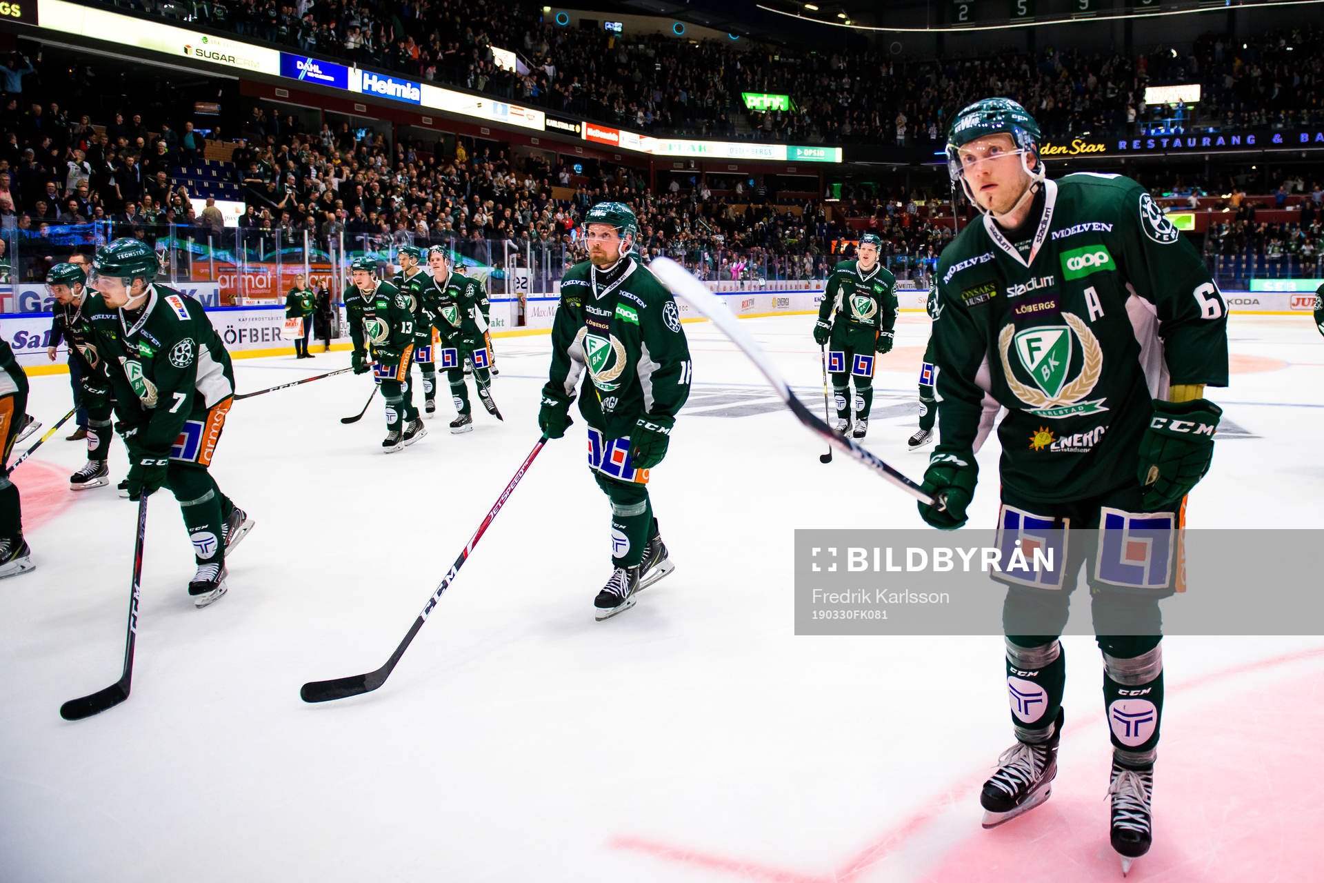 Färjestads Alexander Johansson och Johan Ryno jublar och