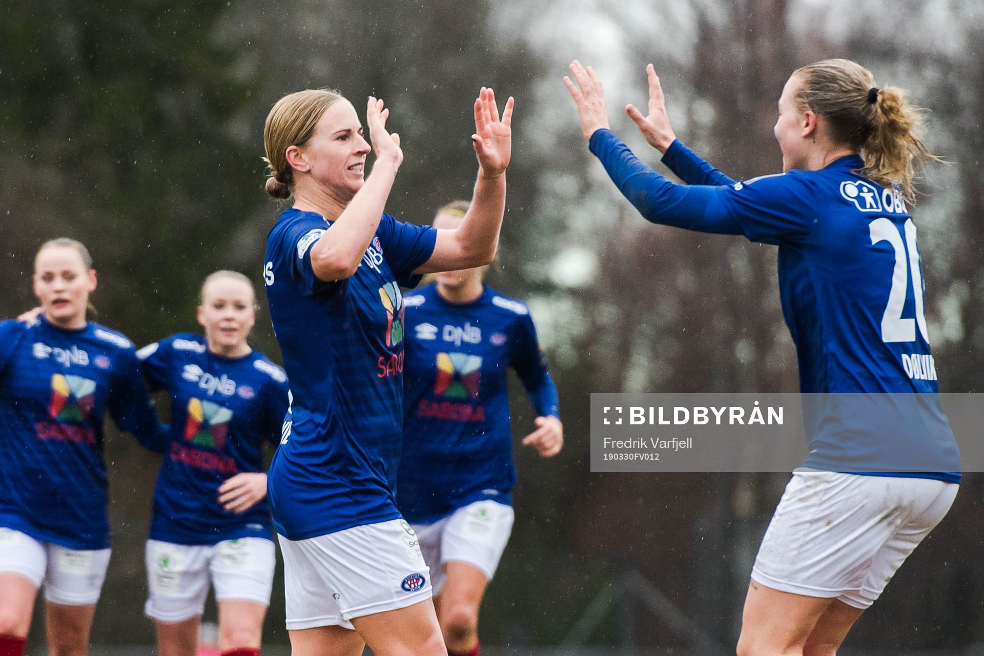 Natasha Khalila Dowie of Vålerenga celebrates with teammates after 1-1 during the Toppserien match between Kolbotn and Vålerenga on March 30, 2019 in Oslo.