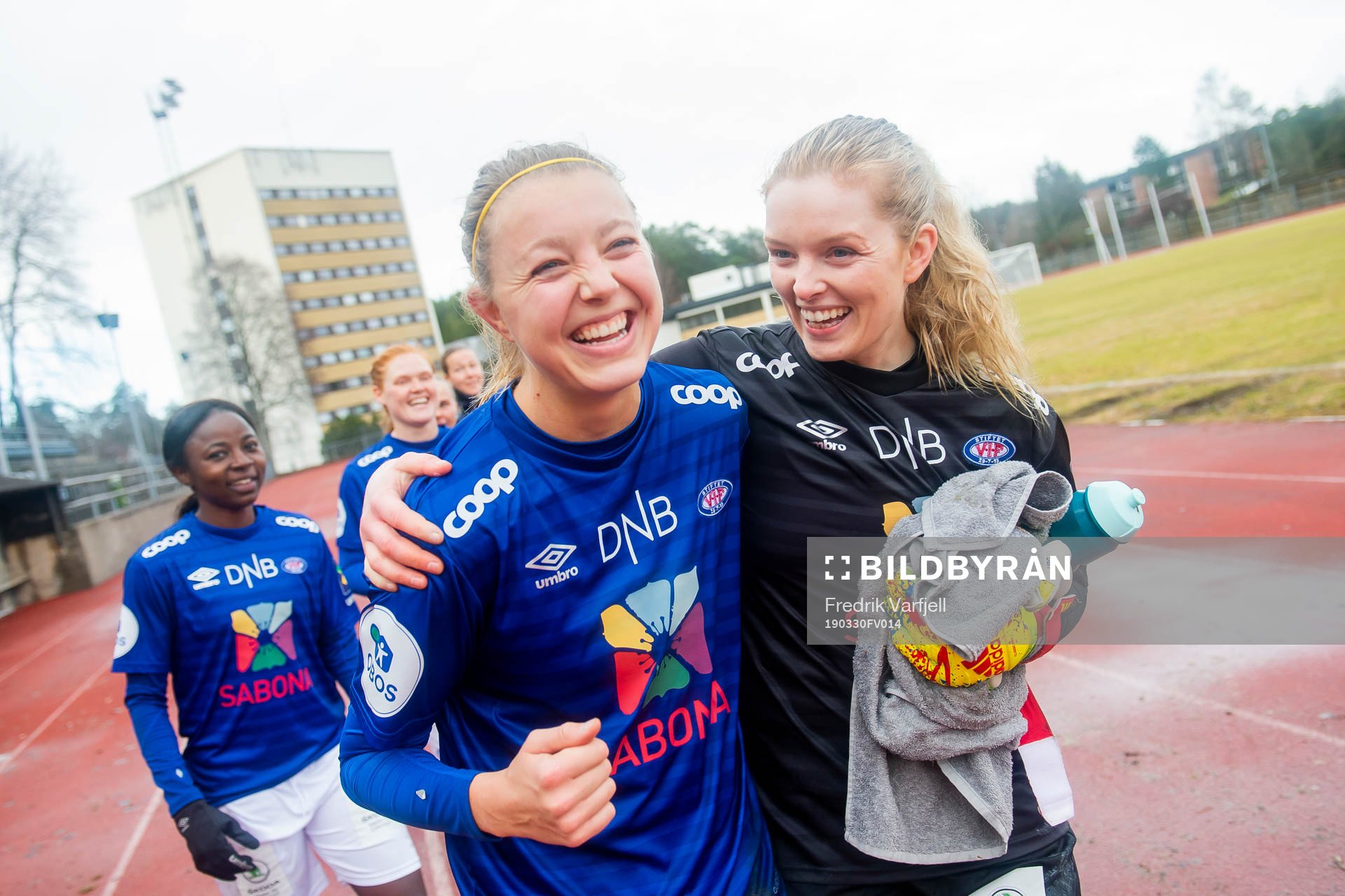Maruschka Waldus and goalkeeper Guro Pettersen of Vålerenga celebrate after the Toppserien match between Kolbotn and Vålerenga on March 30, 2019 in Oslo.