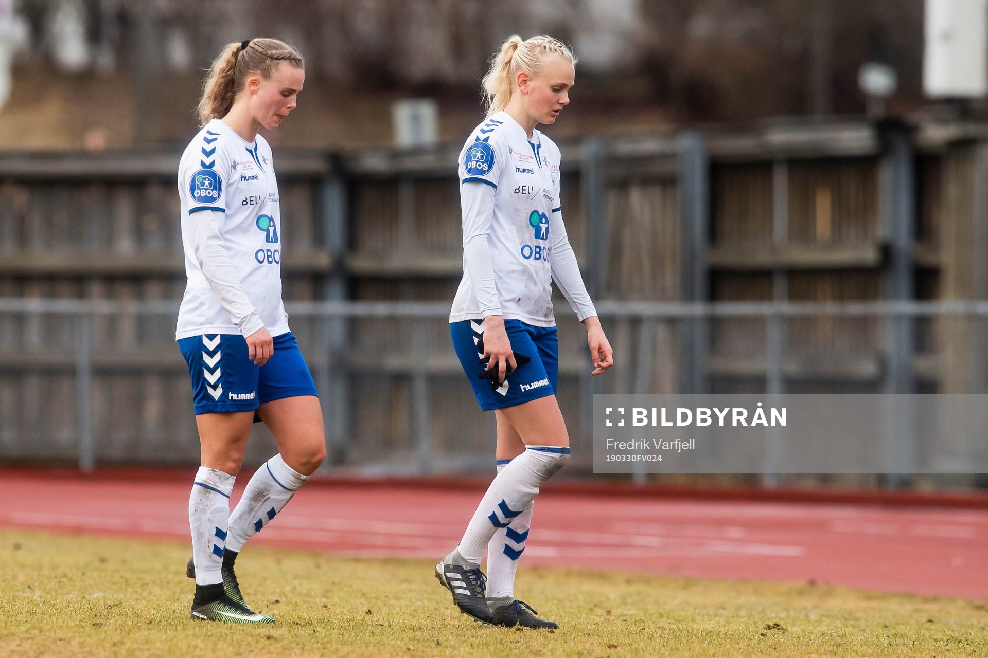 Nora Eide Lie and Karina Sævik of Kolbotn look dejected