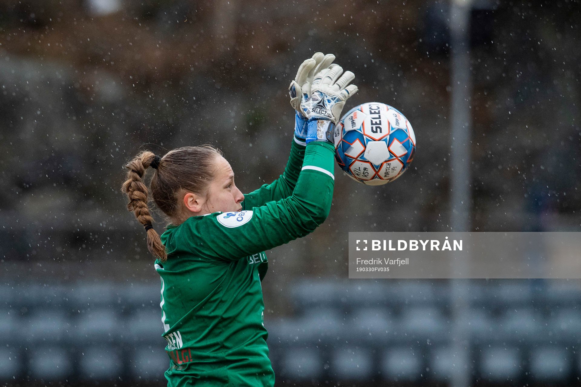 Goalkeeper Aurora Mikalsen of Kolbotn