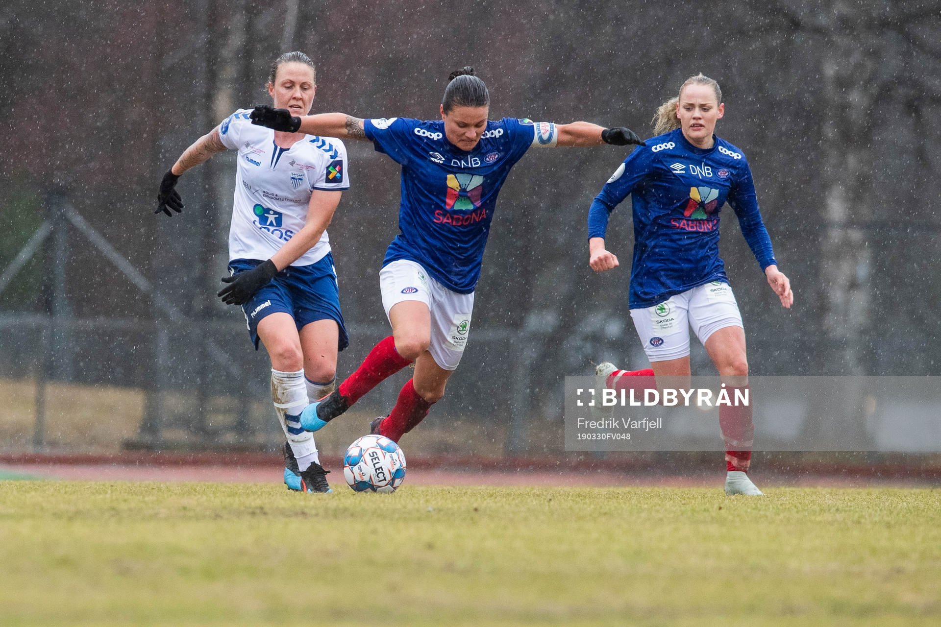 Isabell Herlovsen of Kolbotn and Sherida Spitse of Vålerenga during the Toppserien match between Kolbotn and Vålerenga on March 30, 2019 in Oslo.