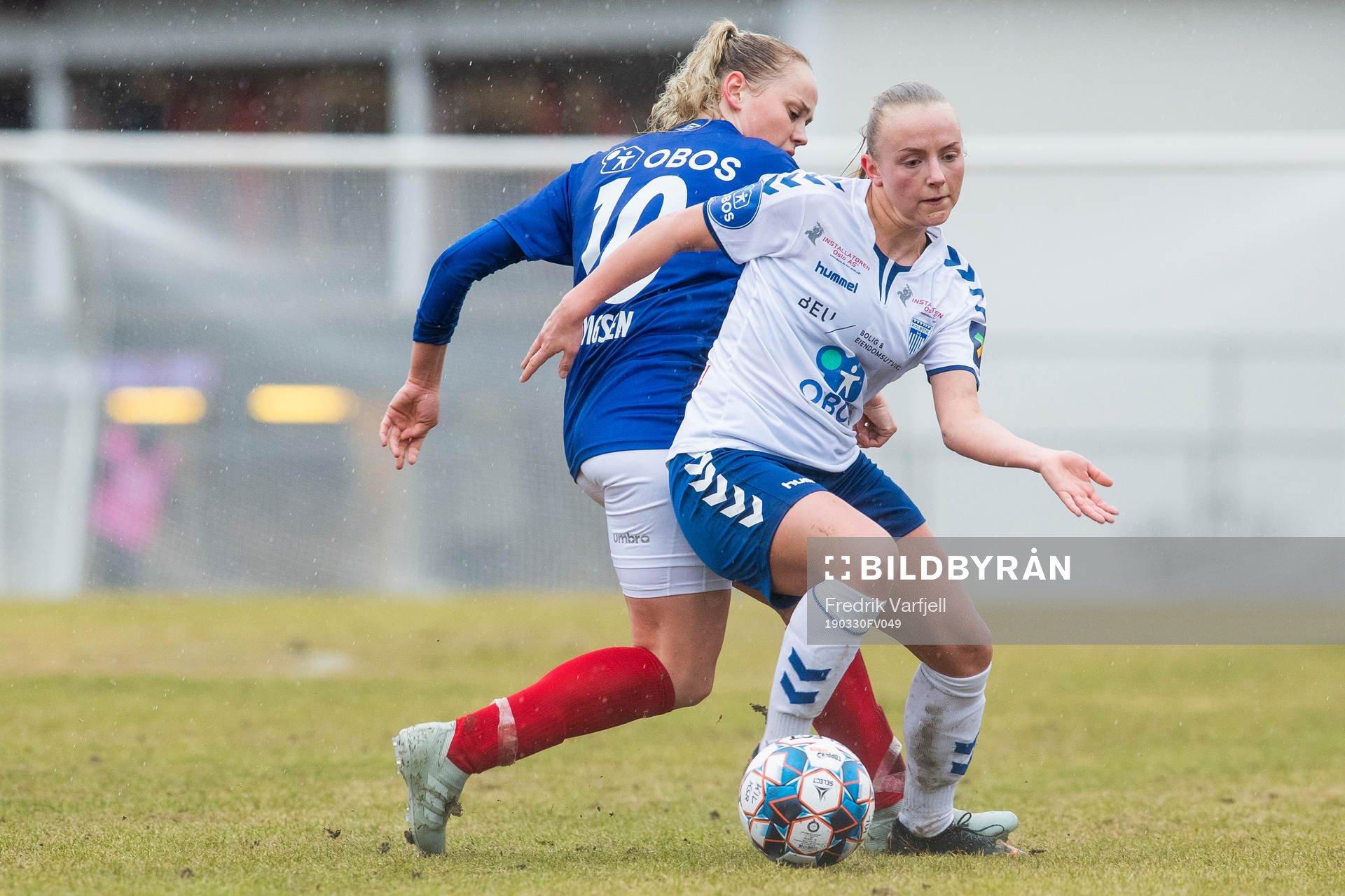 Victoria Ludvigsen of Vålerenga and Tone Bettina Pirisi of