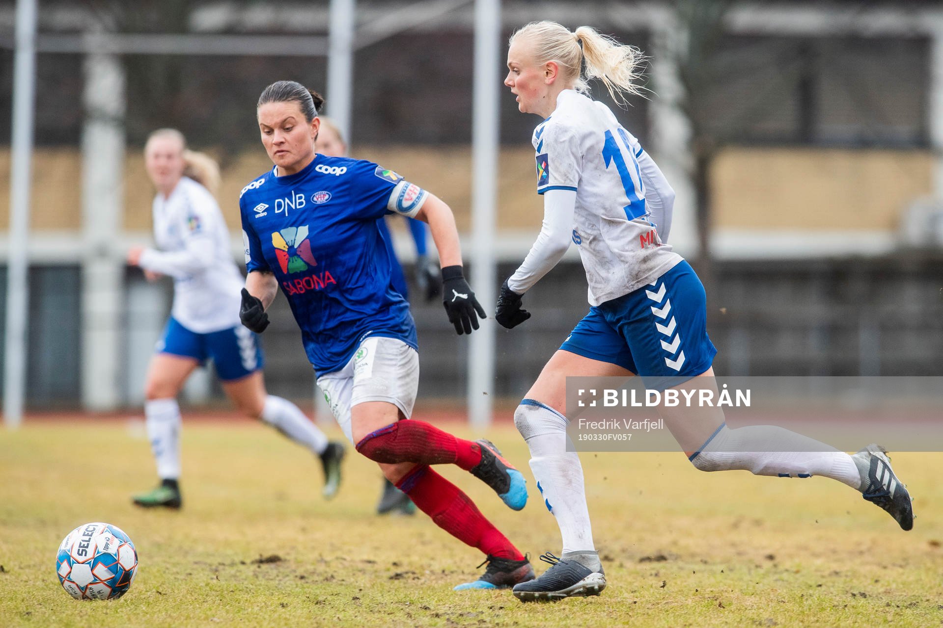 Sherida Spitse of Vålerenga and Karina Sævik of Kolbotn