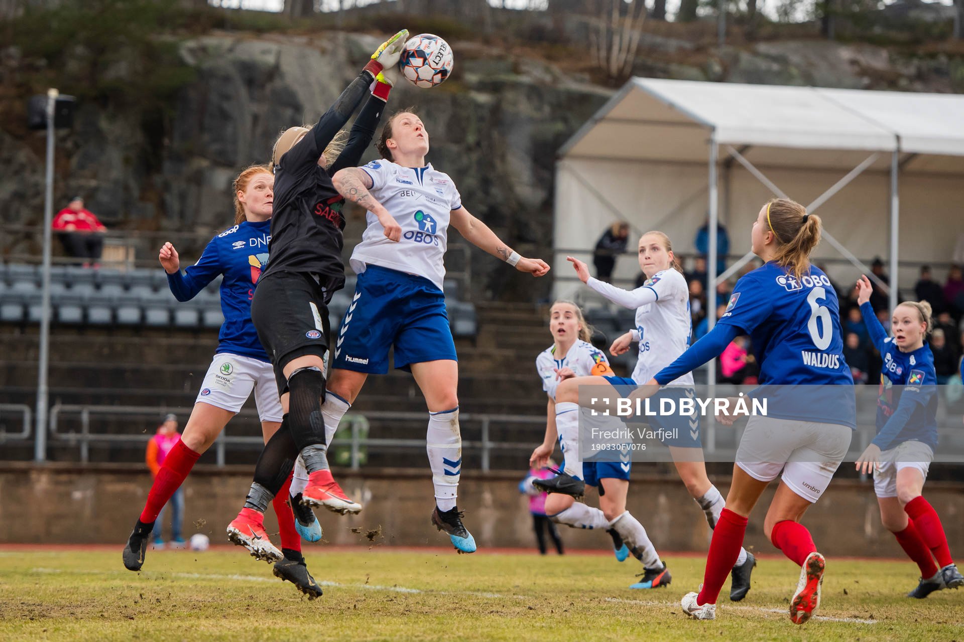 Goalkeeper Guro Pettersen of Vålerenga and Isabell Herlovsen of Kolbotn during the Toppserien match between Kolbotn and Vålerenga on March 30, 2019 in Oslo.