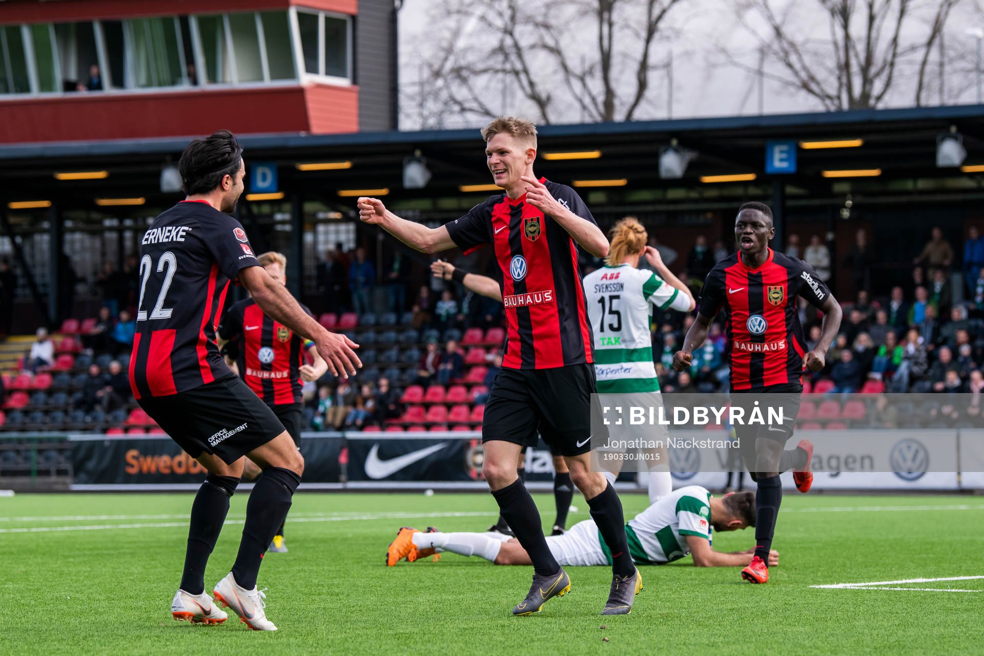 Brommapojkarnas Fritof Björkén jublar efter 1-1-målet under fotbollsmatchen i Superettan mellan Brommapojkarna och Västerås den 30 mars 2019 i Stockholm.