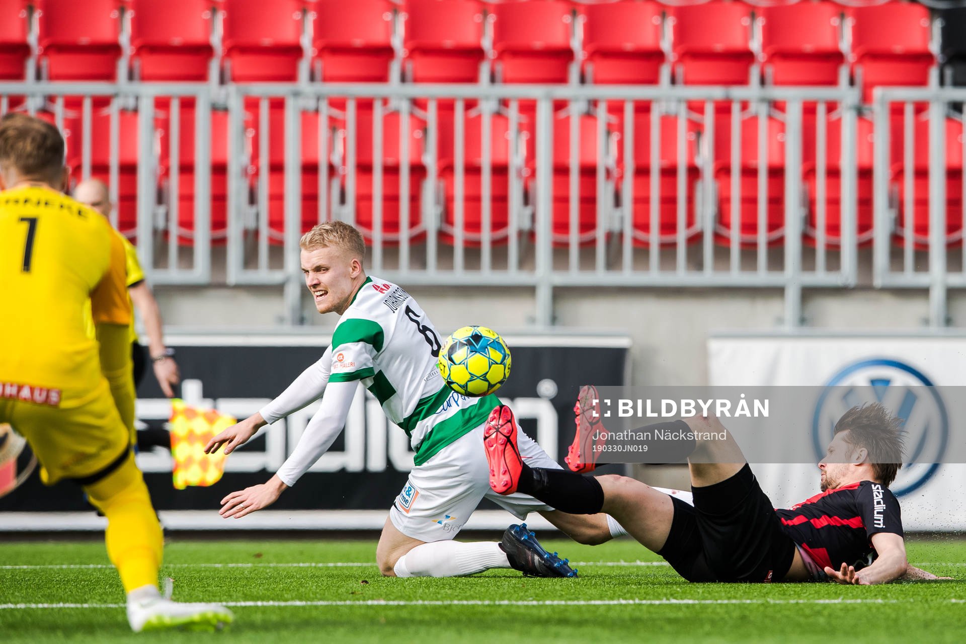 Brommapojkarnas Adam Gradén och Västerås Simon Johansson