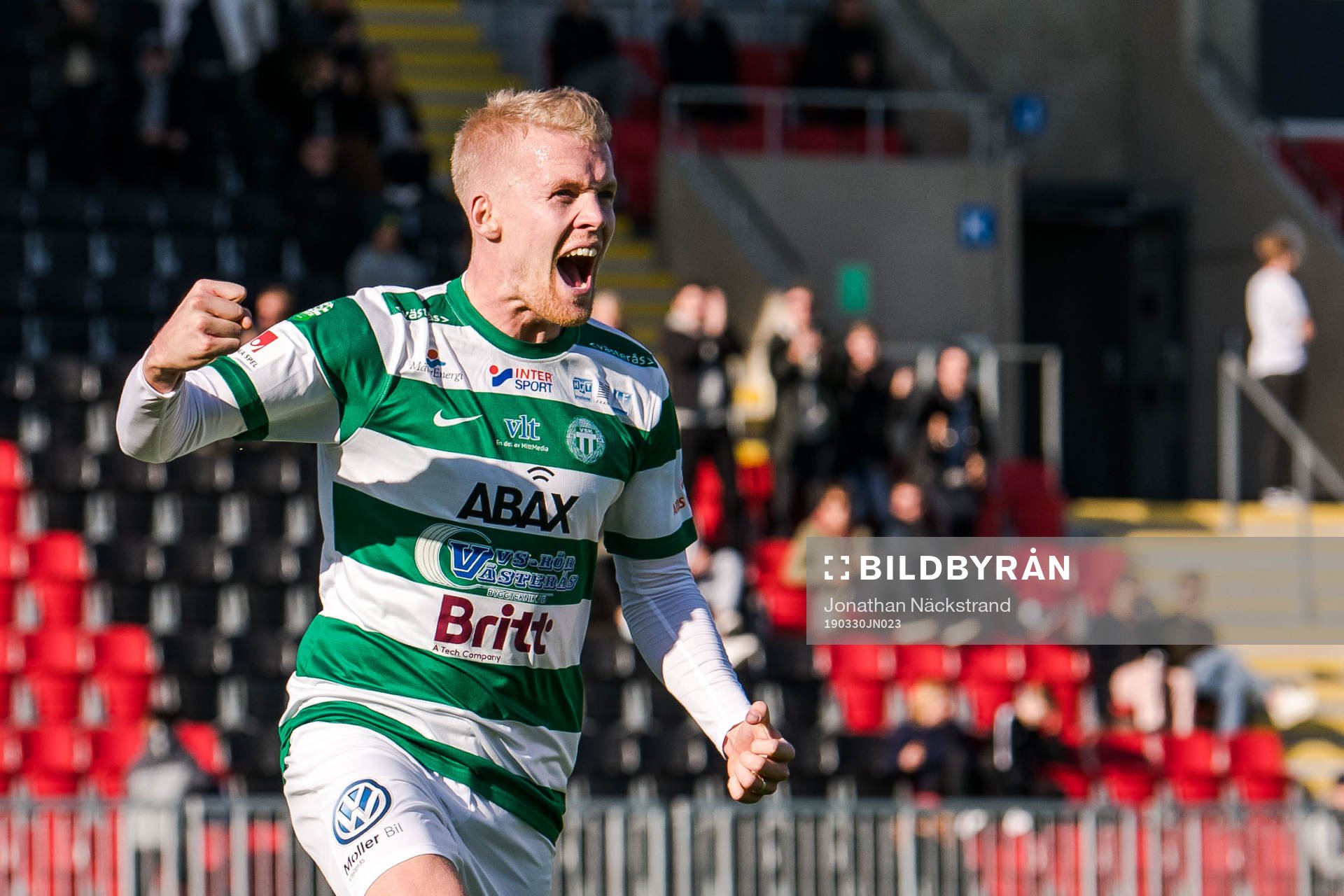 Västerås Simon Johansson jublar efter 1-2 under fotbollsmatchen i Superettan mellan Brommapojkarna och Västerås den 30 mars 2019 i Stockholm.