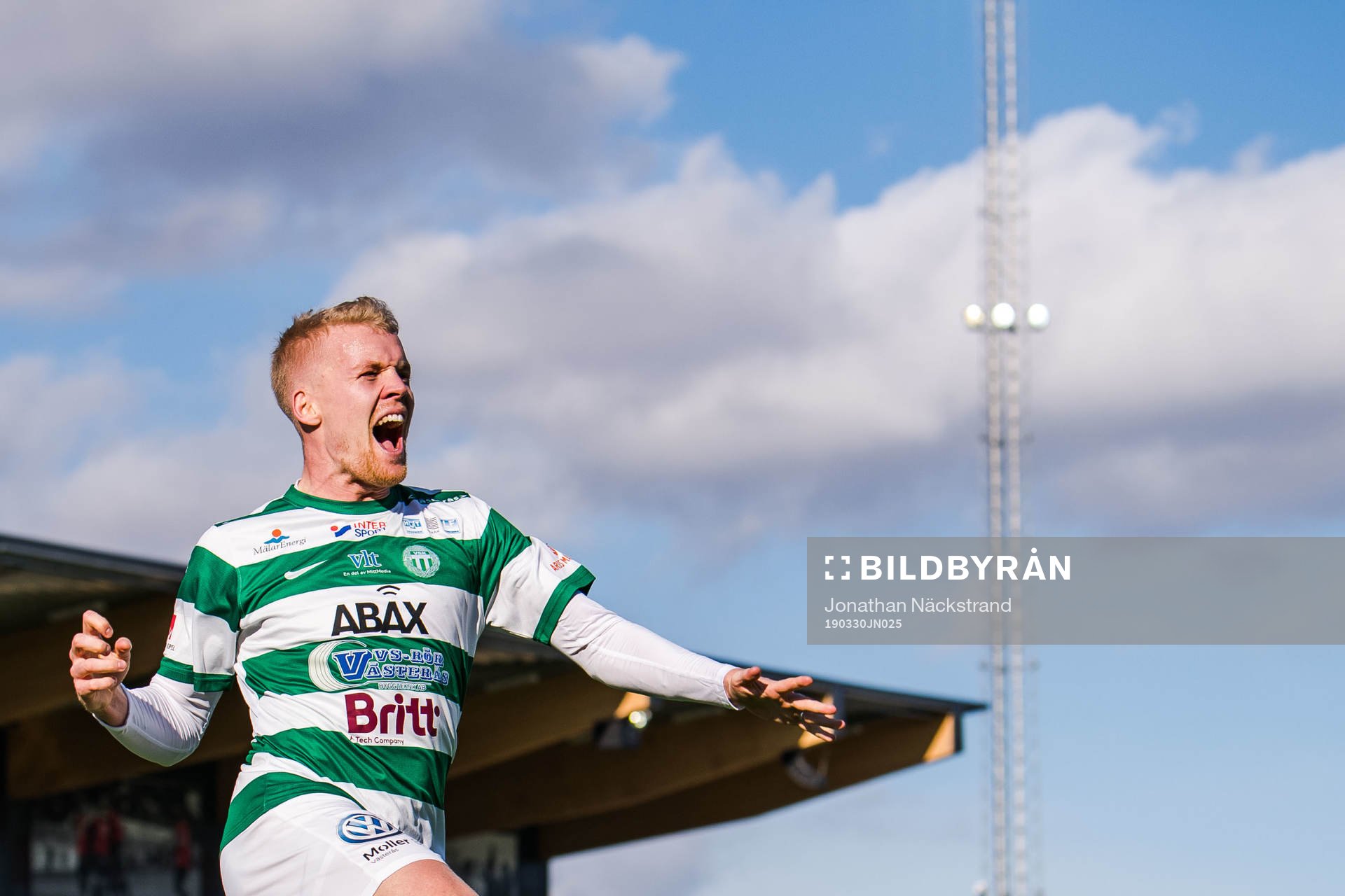Västerås Simon Johansson jublar efter 1-2 under fotbollsmatchen i Superettan mellan Brommapojkarna och Västerås den 30 mars 2019 i Stockholm.