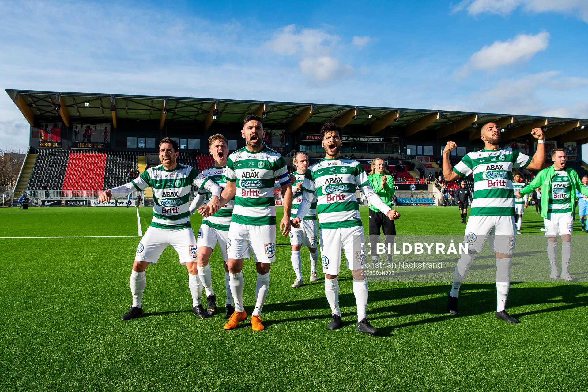 Västerås spelare jublar efter fotbollsmatchen i Superettan mellan Brommapojkarna och Västerås den 30 mars 2019 i Stockholm.