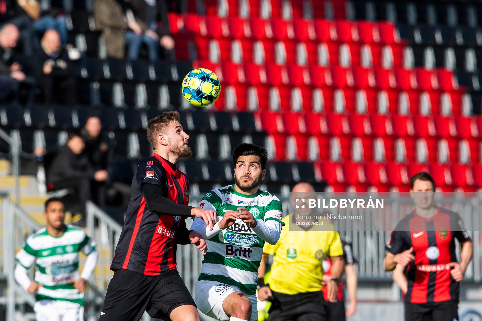 Västerås Karwan Safari i kamp med Brommapojkarnas Ali Suljic under fotbollsmatchen i Superettan mellan Brommapojkarna och Västerås den 30 mars 2019 i Stockholm.