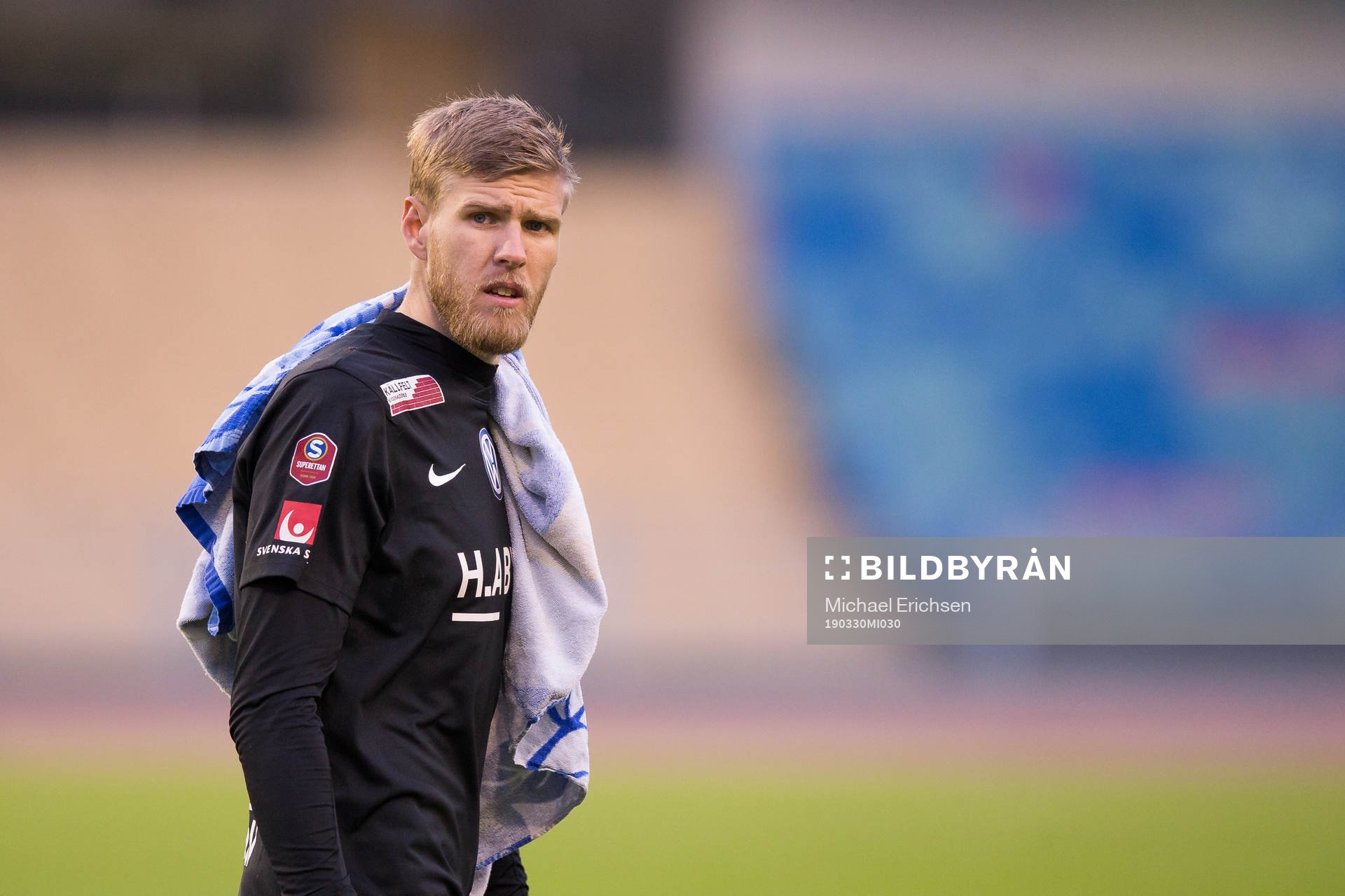 Örgrytes målvakt Fredrik Andersson deppar