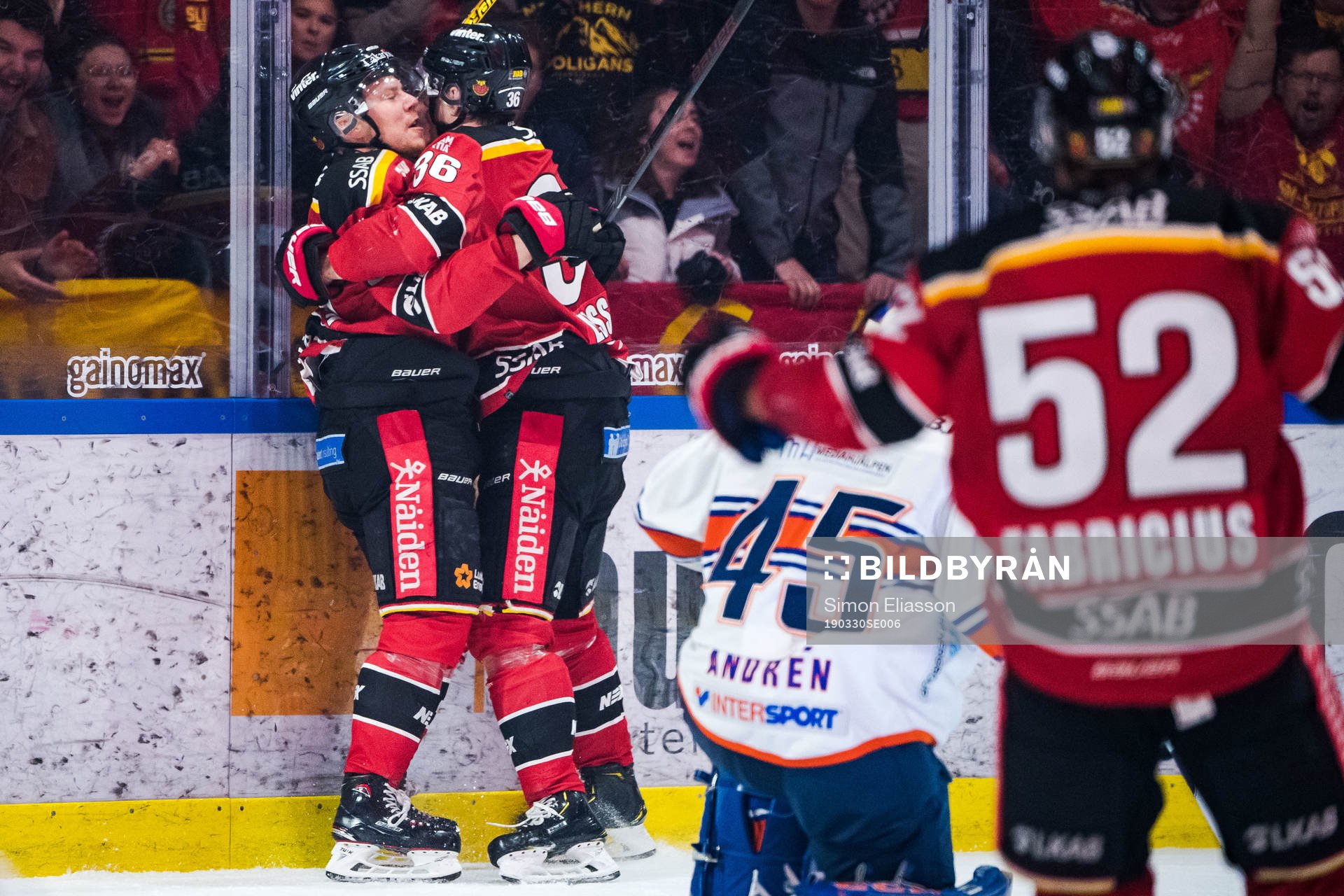 Luleås Erik Gustafsson och Emil Larsson jublar
