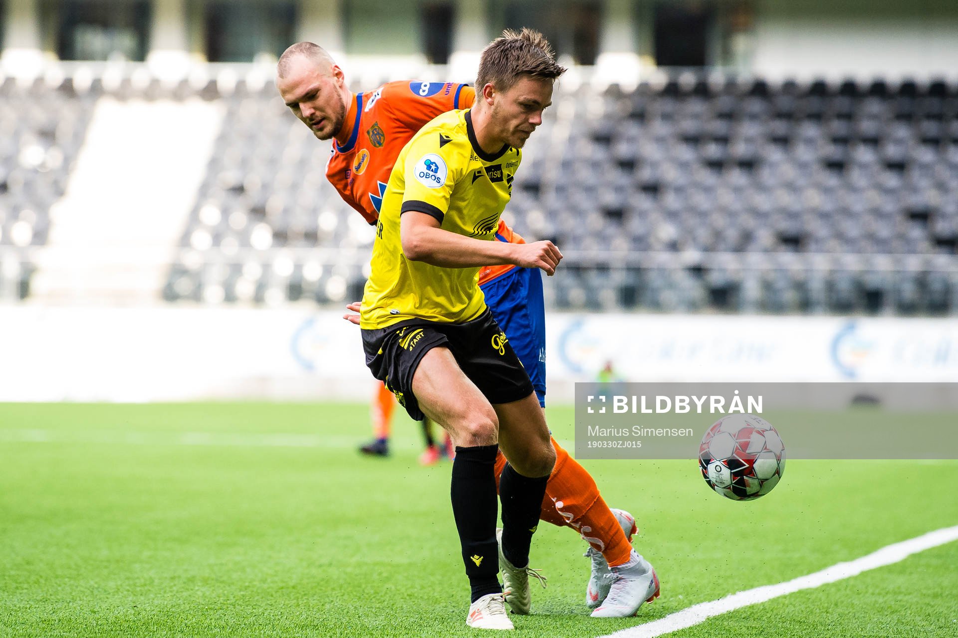 Aron Elis Thrandarson of Aalesund and Espen Hammer Berger