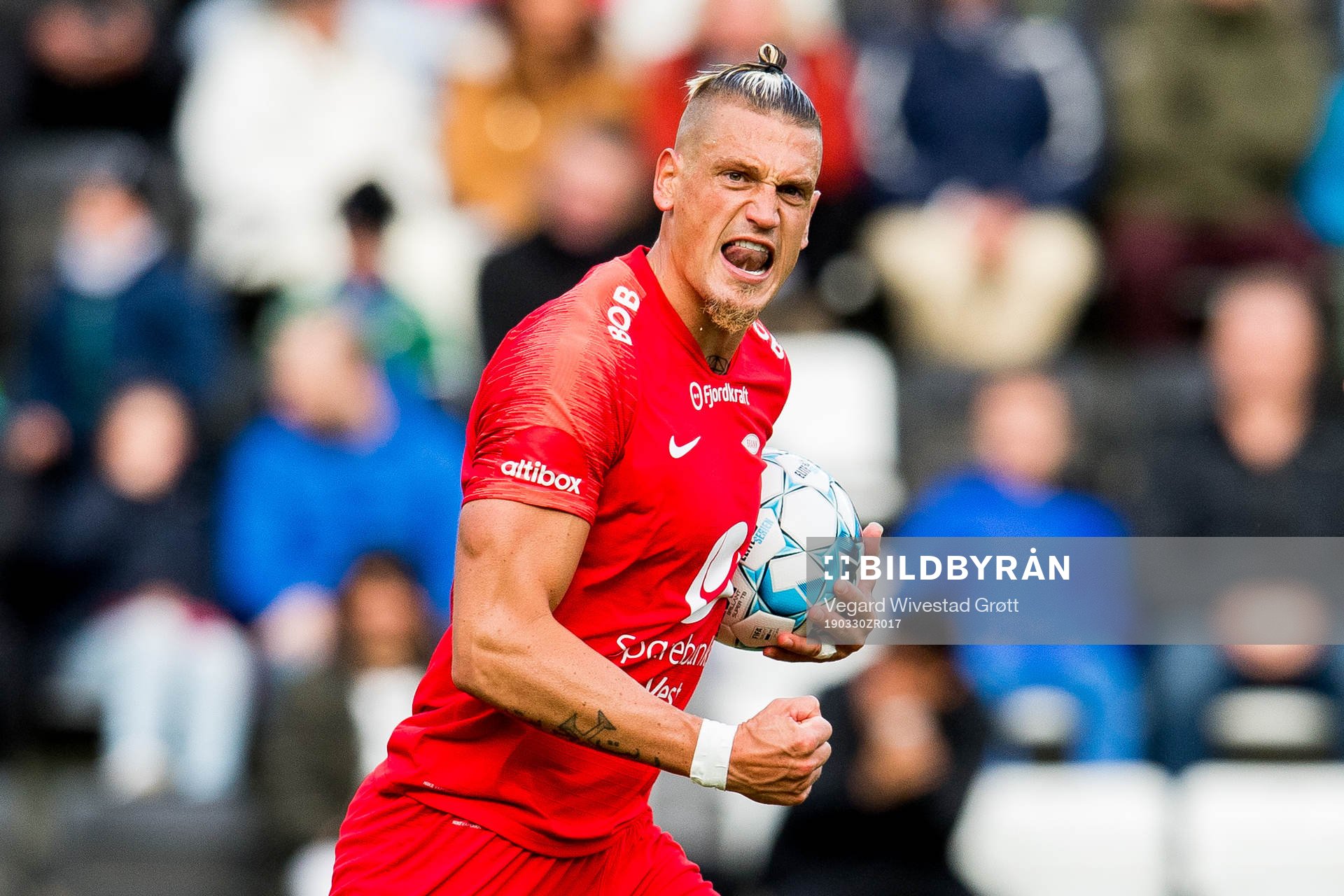 Vito Wormgoor of Brann celebrates