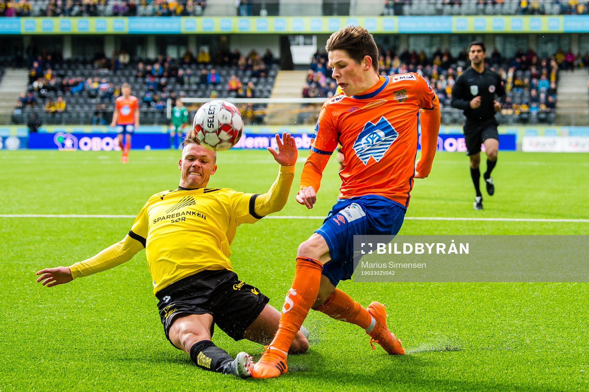 Eirik Wichne of Start and Sondre Brunstad Fet of Aalesund