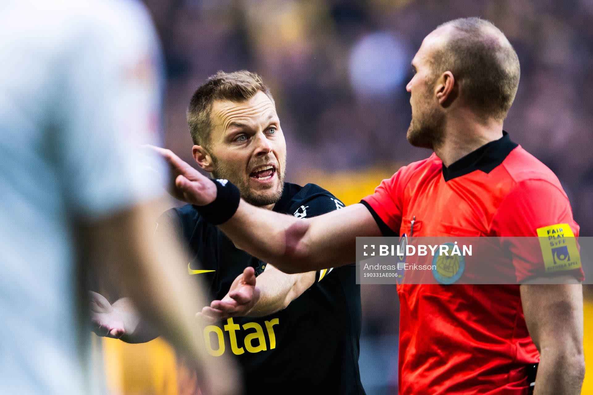 s Sebastian Larsson reagerar