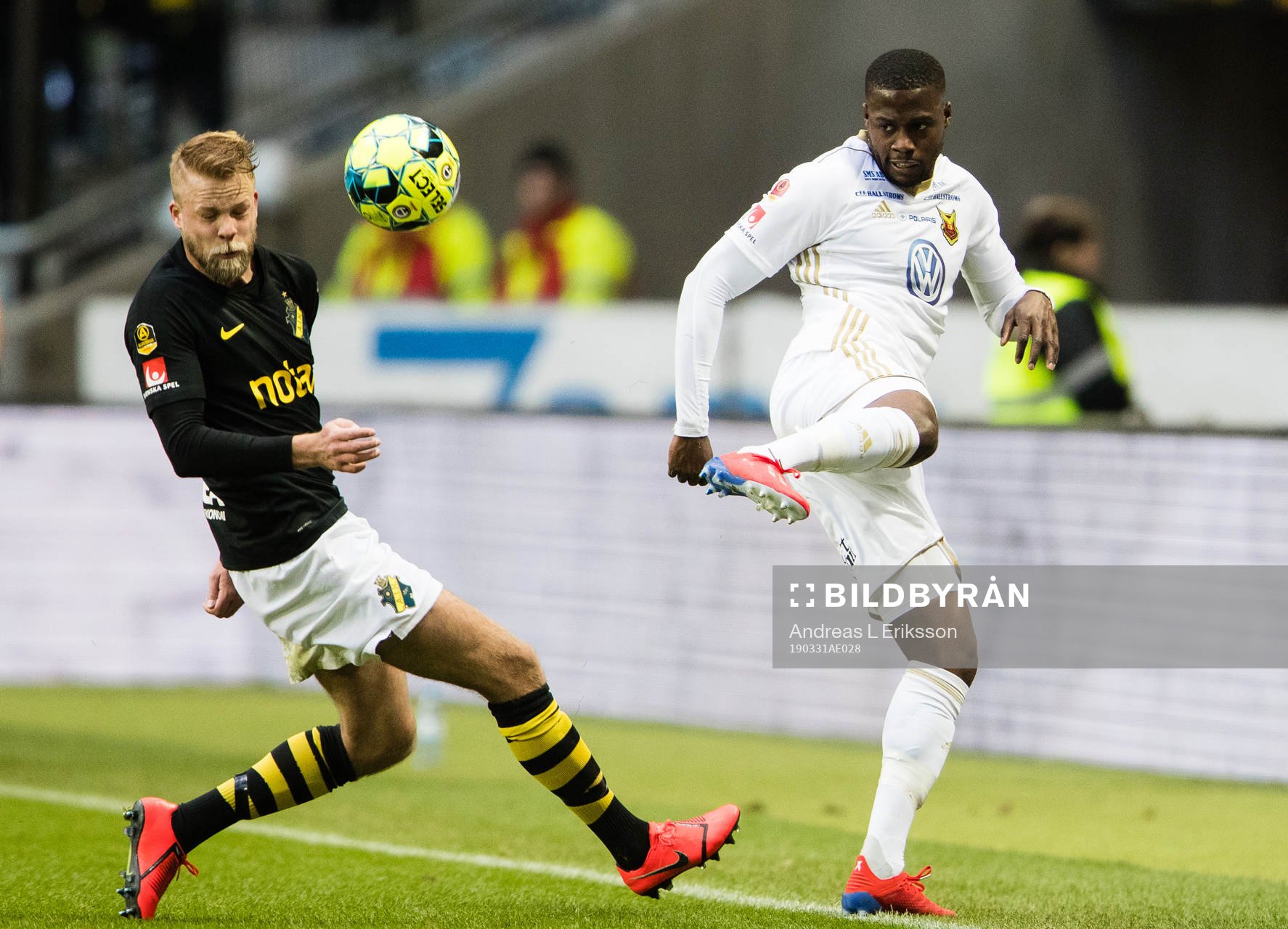 s Daniel Sundgren och Östersunds Isak Ssali