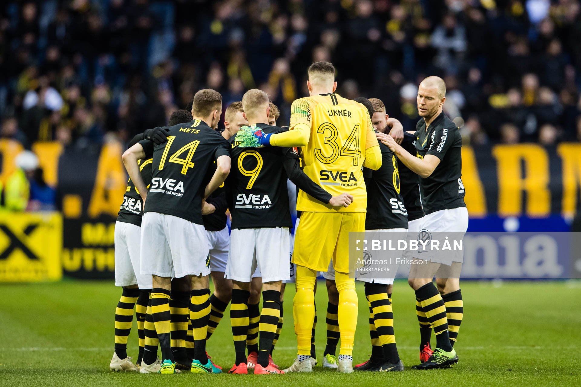 s Karol Mets, Rasmus Lindkvist, målvakt Oscar Linnér, Per