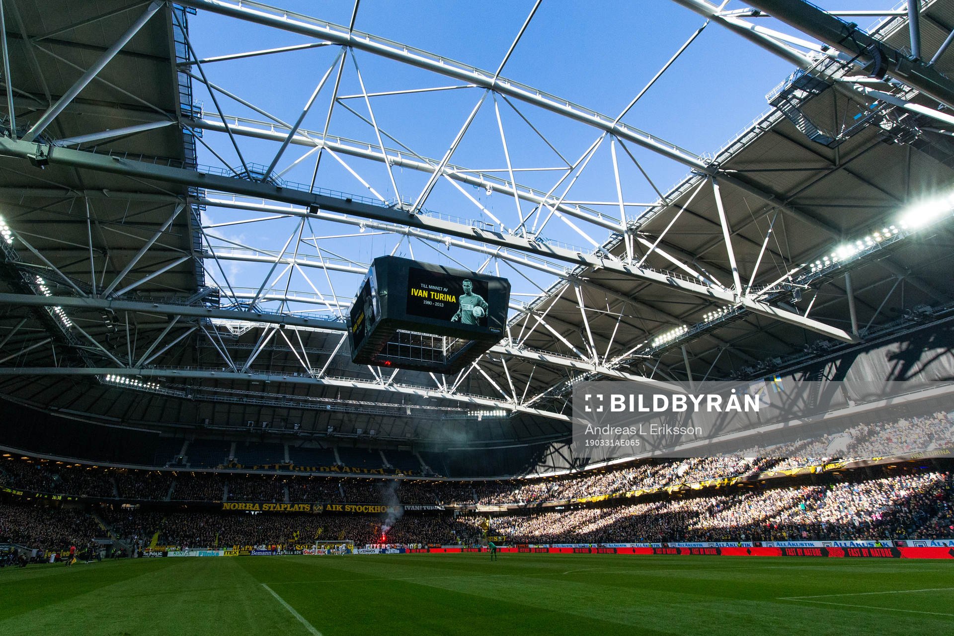 Generell vy av Friends Arena under en hyllning till Ivan Turina under fotbollsmatchen i Allsvenskan mellan AIK och Östersund den 31 mars 2019 i Stockholm.
