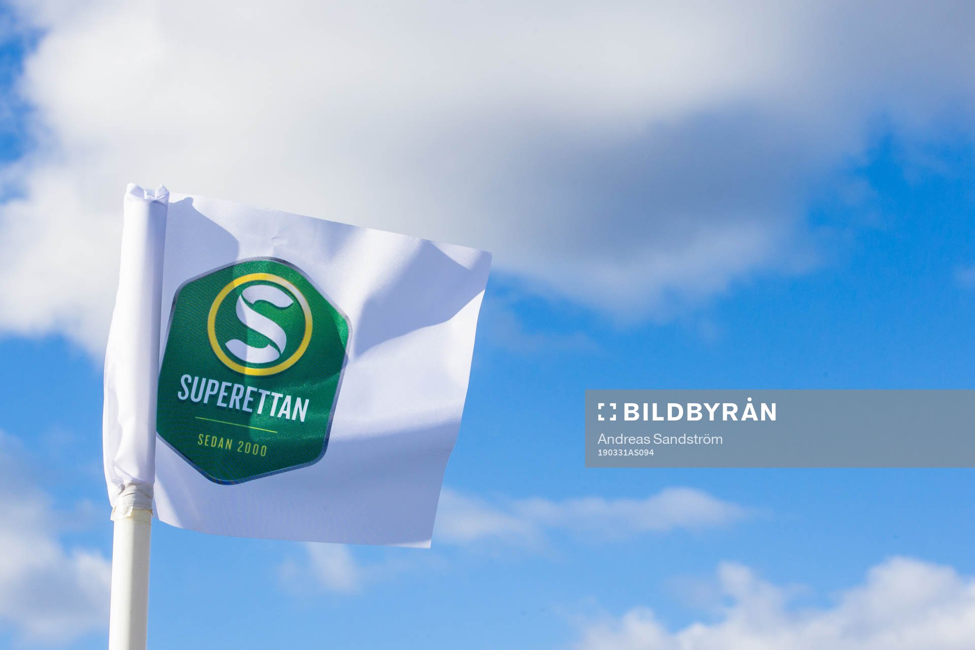 Hörnflagga med Superettan logo