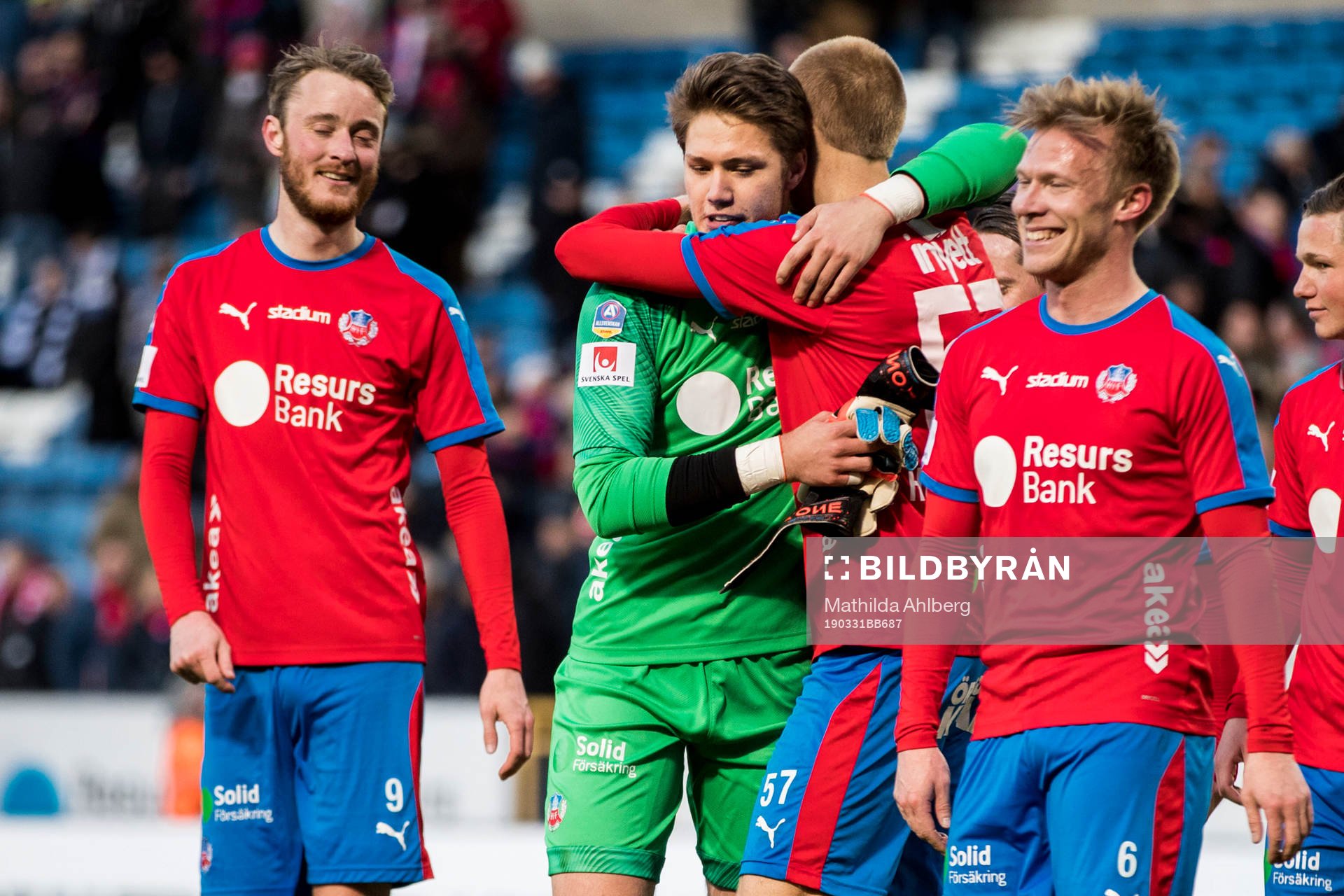 Helsingborgs målvakt Kalle Joelsson jublar med lagkamrater